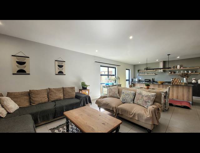 3 BEDROOM TOWNHOUSE FOR SALE IN PALM LAKES ESTATE